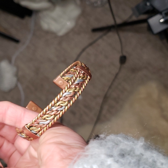 Vintage Brass, aluminum, copper bracelets with magnets - Picture 5 of 5